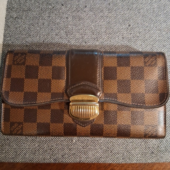 Louis Vuitton Damier Ebene Wallet with Gold Clasp - Picture 1 of 16